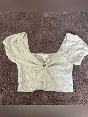 Light Green Crop Top Size Medium 0397